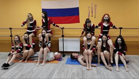 5 girls two-level sitting (extract from 42nd contest)