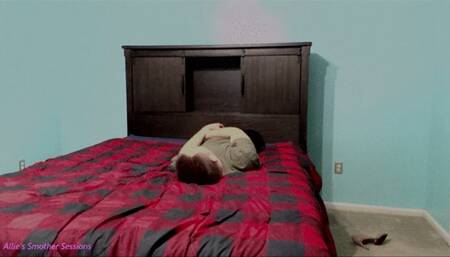 Midnight Facesitting - Allie's Smother Sessions