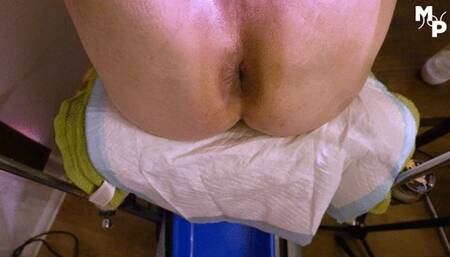 Decent weight on the sphincter hang up while fisting nicely