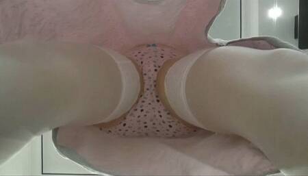 Upskirt standing up MP4 HD 720p