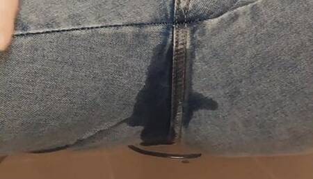 She pees in her jeans and makes him excited