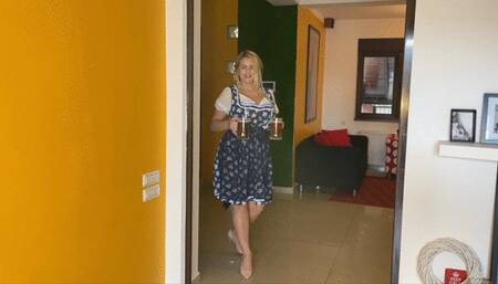 Bavarian waitress rides u for large tip