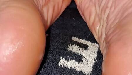 Feet oil