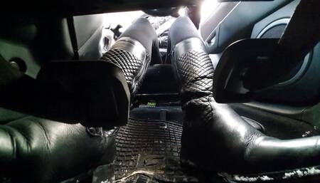 Under Pedal Driving Mazda in Flat Leather Winter Boots