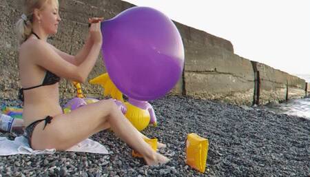 Alla does B2P purple balloon 16" on the beach!!!