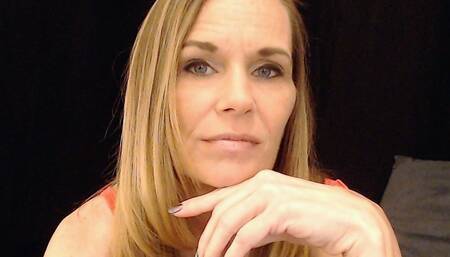 Mommy quick creamies her panties