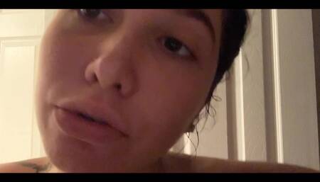 KARLEE PUTS FINGER IN ASS