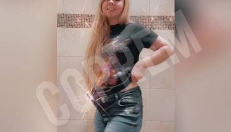 Playing with my pussy in a public bathroom ????