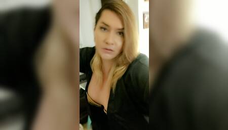 Sexy singing just for you.
