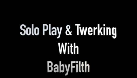 Twerking & Pussy Play