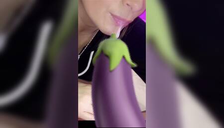 SHOWING HIM HOW THE QUEEN OF SUCKING COCK DOES IT