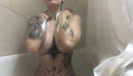 Nudes shower