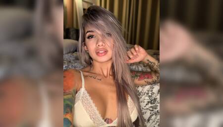 Sexy babe Agata Ruiz in Hitachi's ride