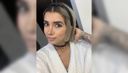 Sexy Latina Agata Ruiz performing a delicious fingering