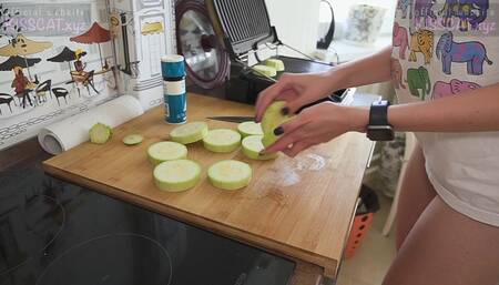 Step Sister Cooking Dinner while Brother Fuck Her in Doggystyle and Cum in Ass / Kiss Cat