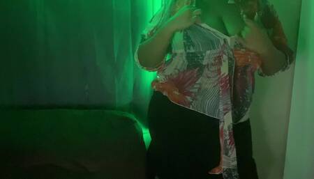Striptease to Ari Lennox