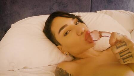 Plug pussy hot