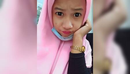 Hijab girl is sucking cock