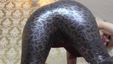 Wetlook facesitting