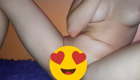 ❤️Sporty teen with slim body fingering her pussy❤️