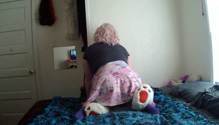 Horny Teen Humps stuffie with dildo after class