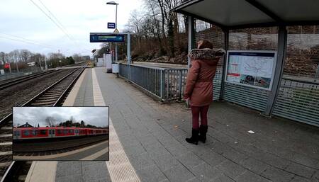 FEHLANZEIGE! Bahn fährt zu früh !!! Ich piss trotzdem !