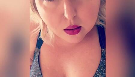 A young Roseanne gives head as a blonde and swallow in this vintage clip