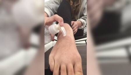 feet lotion massage