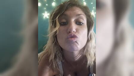 Horny babe fucks herself