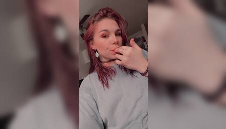 I love playing with my pussy when I'm not supposed to...????????