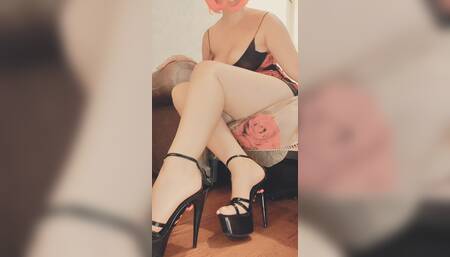 Fuckkkk daddy I didn't think I could take dick this ???? my tight little pussy???? is wrapping around your juicy???? thick cock???? as I moan louder and louder omggg I'm going to squirt ????all over that cock daddy pleaseee????