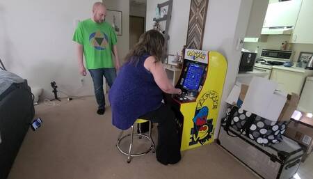 BBW gets fucked playing Pacman