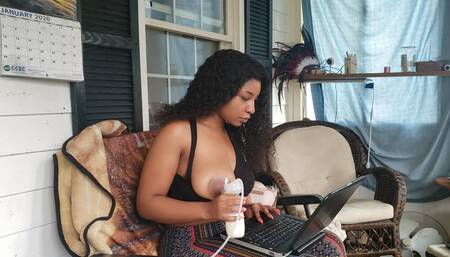Multitasking milk mom