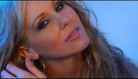 MILF Julia Ann Hardcore Pussy Play On The Stairs