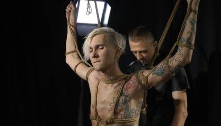 ASSFUCKING FOR SEXY ROPED GUY