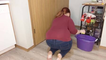 Buttcrack Reveal Floor Scrubbing