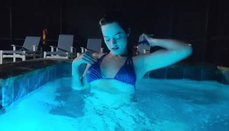 Jacuzzi Masturbation