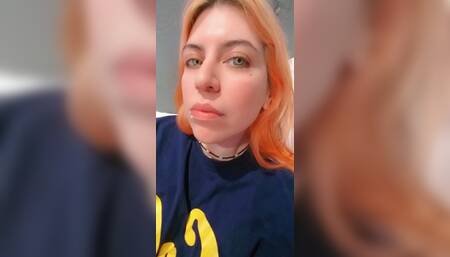 lolafuccbunny caught sucking her own nipplles