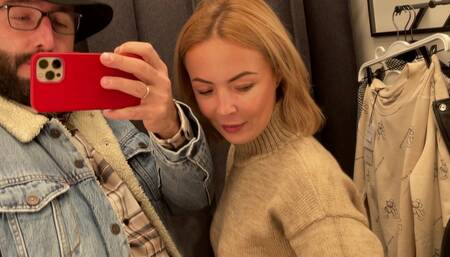 Quick Blow and fuck in the Fashion Stores changing room
