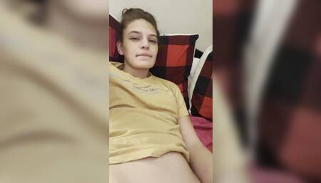 Young slut cums with toy