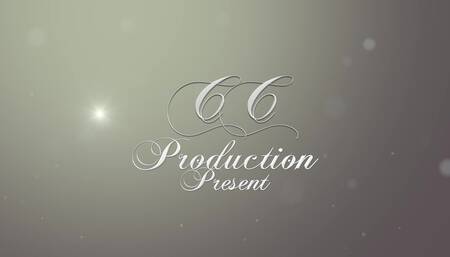 Cathy Crown avec son gode noir en anal