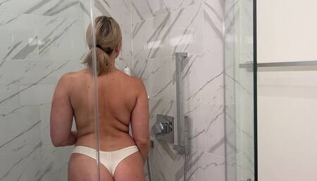 Sexy Shower Twerk