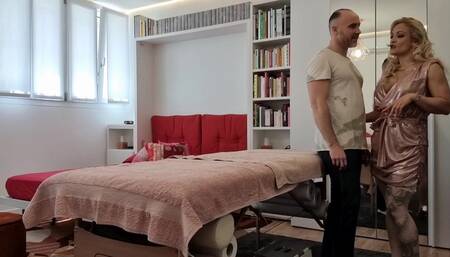 Business woman looking for italian pleasure