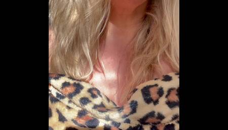 The thoughts of you looking at me.....make me cum real hard ????????????