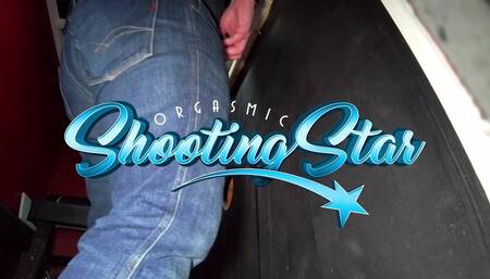 Double Milf BlowJob At the GloryHole !!!