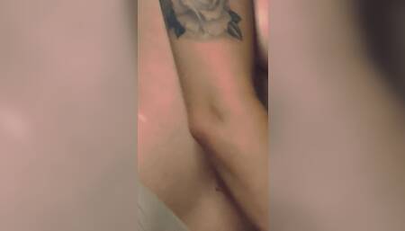 Watch me dance topless for you, with some music on babe???? Want more? DM me please! Want to hear wat you want????