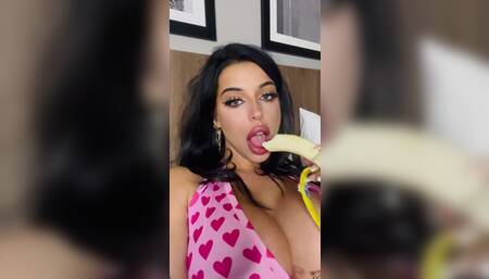 BANANA DEEPTHROAT???????? what if this was your big hard dick ???? I want you to cum on my face ????