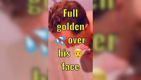 Full golden shower over his face ????????????‍♀️