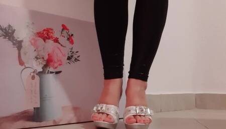 Hi, I’m new and so excited to be on here to show you the cute soles of my feet. You like my close up toes and soles? ????????????
