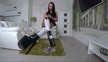 Double toe crossings and strip shoes with very high heels d